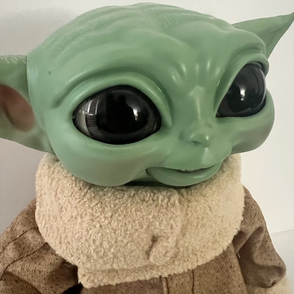 Hasbro Galactic Snackin' Grogu Animatronic Action Figure - Picture 2 of 10